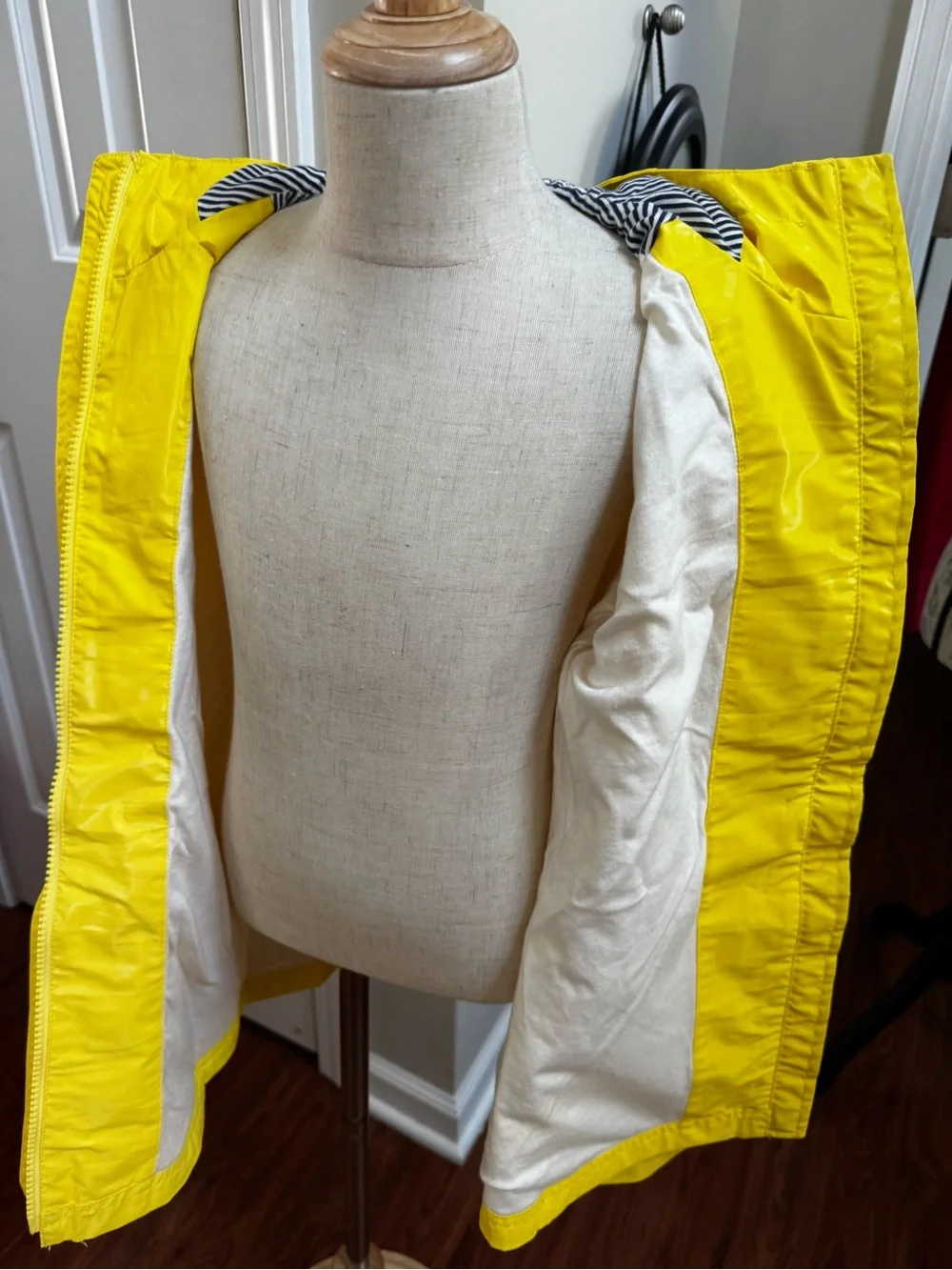 ☔️ GapKids Yellow Slicker Raincoat 🧥 Hooded Jacket Classic Style | Lined